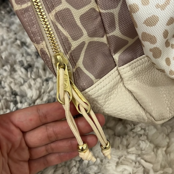 Jansport Luxe Animal print backpack - Picture 5 of 9